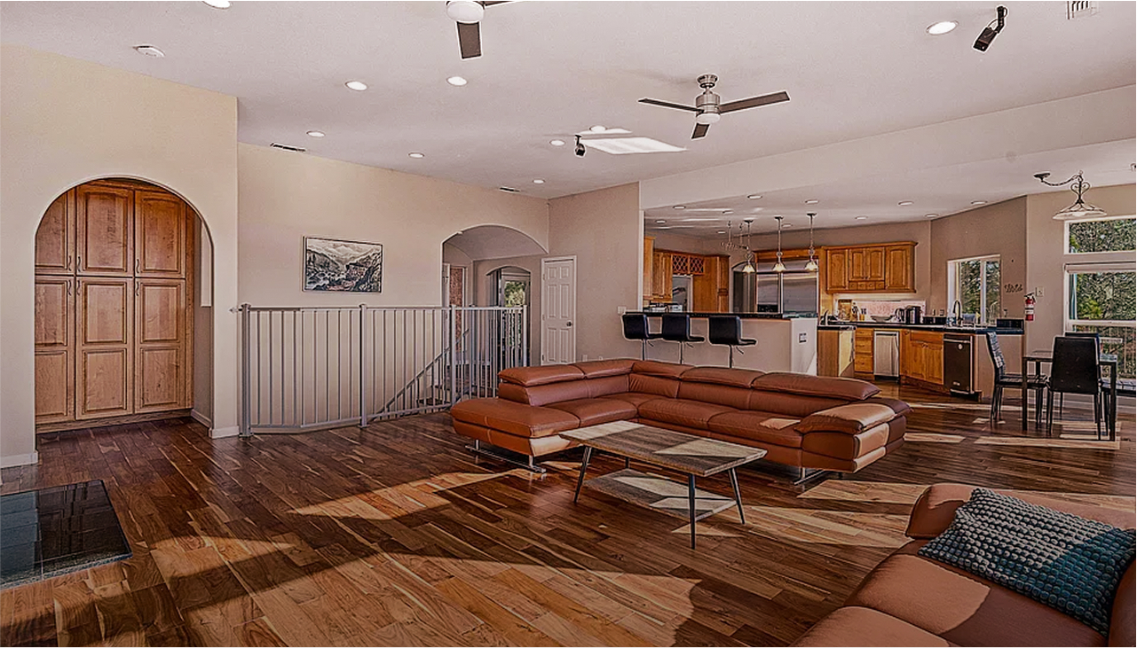 Property 1=Indoors